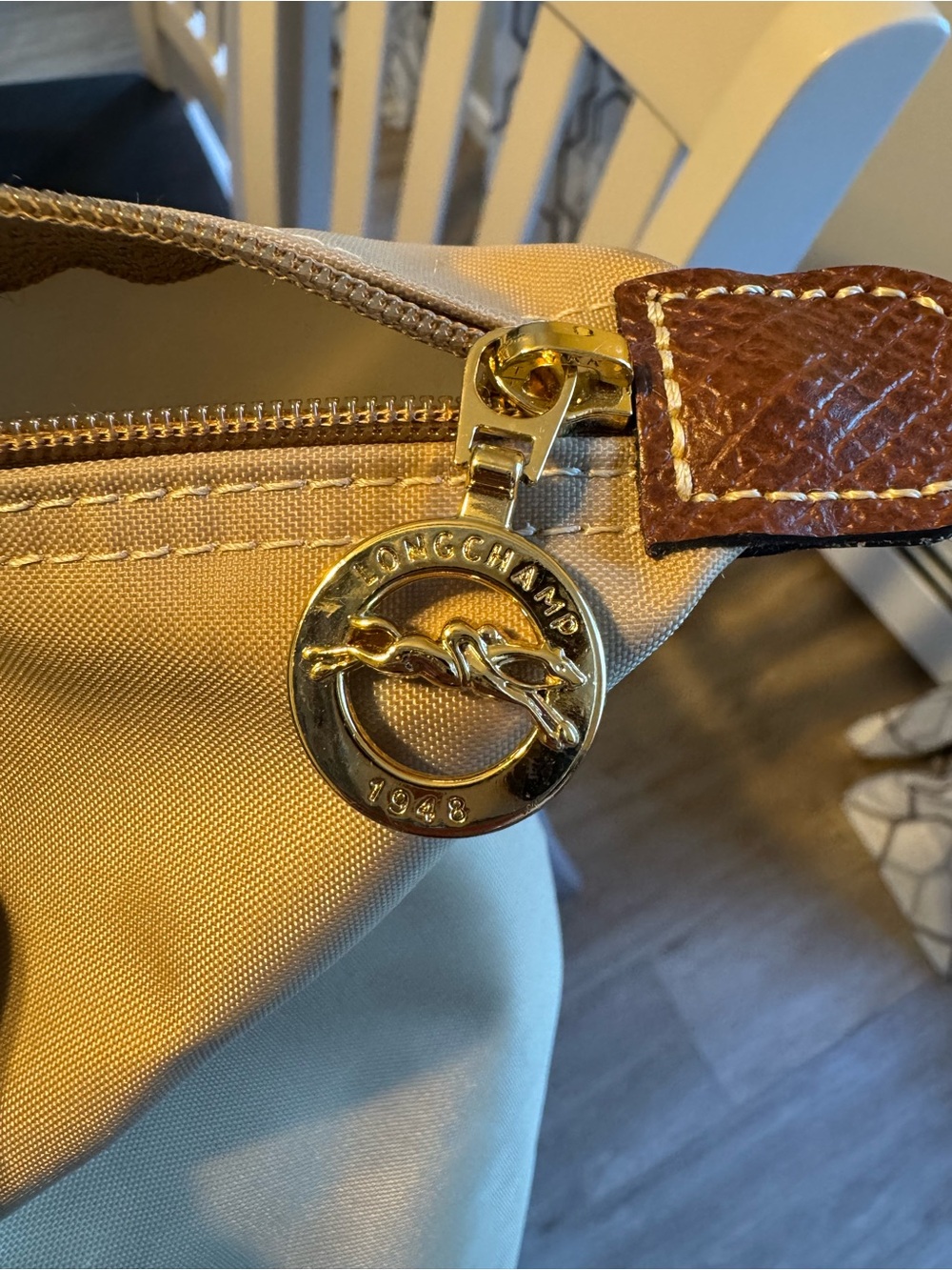 Medium Longchamp Tote - Picture 4 of 12